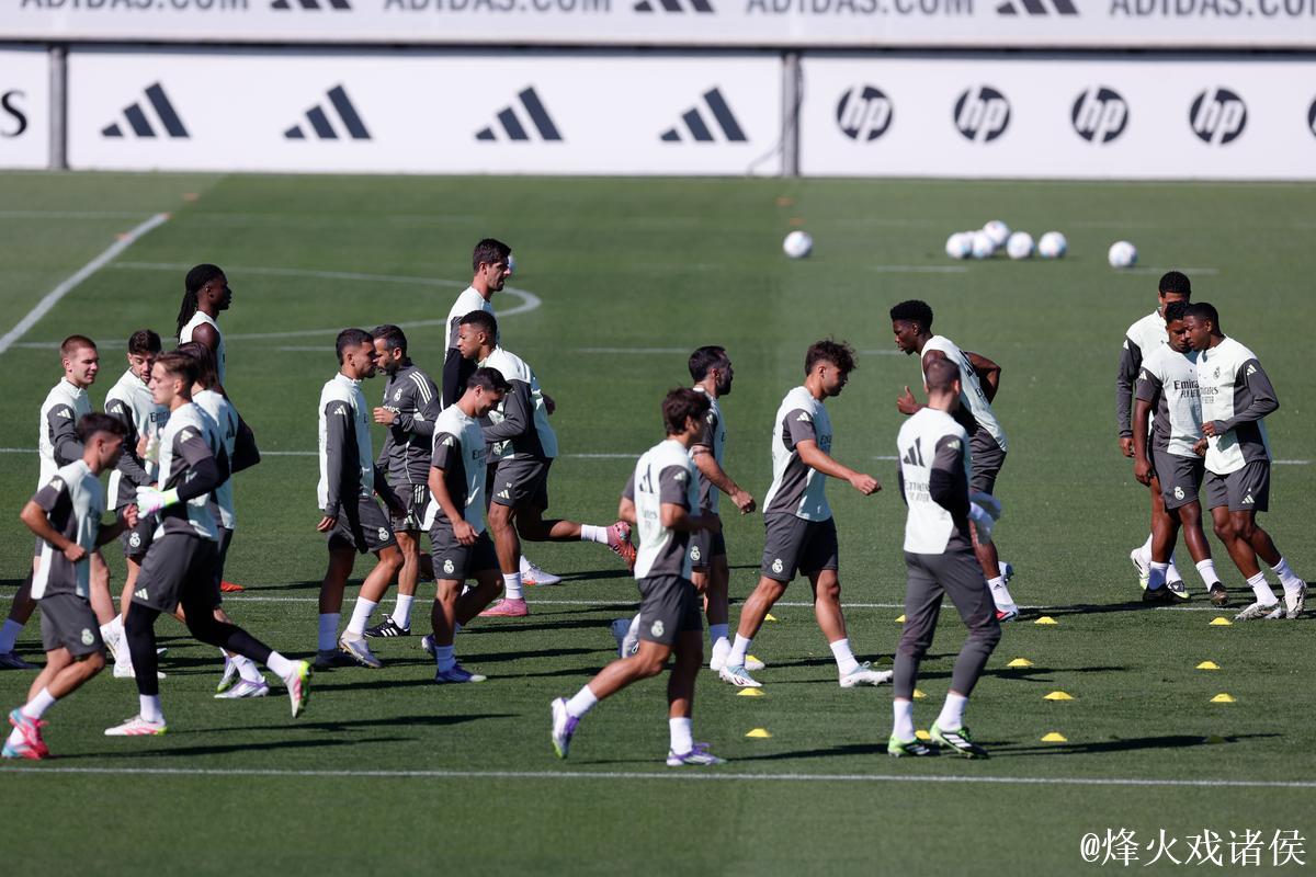 皇马遭遇伤病危机:本轮西甲或有11名球员缺席,全队备战 皇马遭遇伤病危机:本轮西甲或有11名球员缺席,全队备战